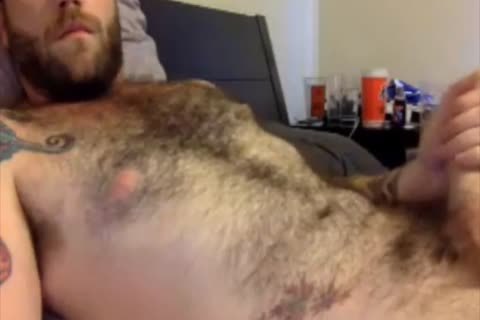 This hairy Dilf likes To wank Off On cam