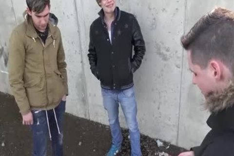 Czech Public threesome