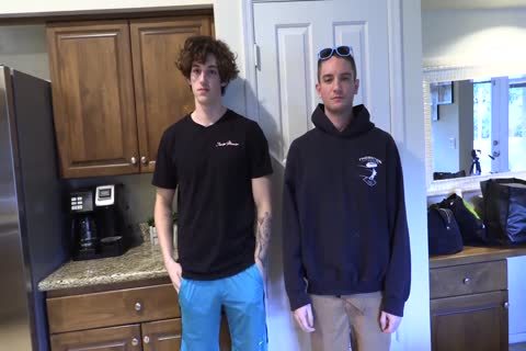 Midwest College Frat shlong bonks gay guy