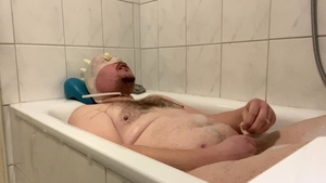 BHDL - THE BREATHTUB 3 - extraordinary LATEXGLOVE BREATHPLAY WITH love juice drinking IN THE BATHTUB -